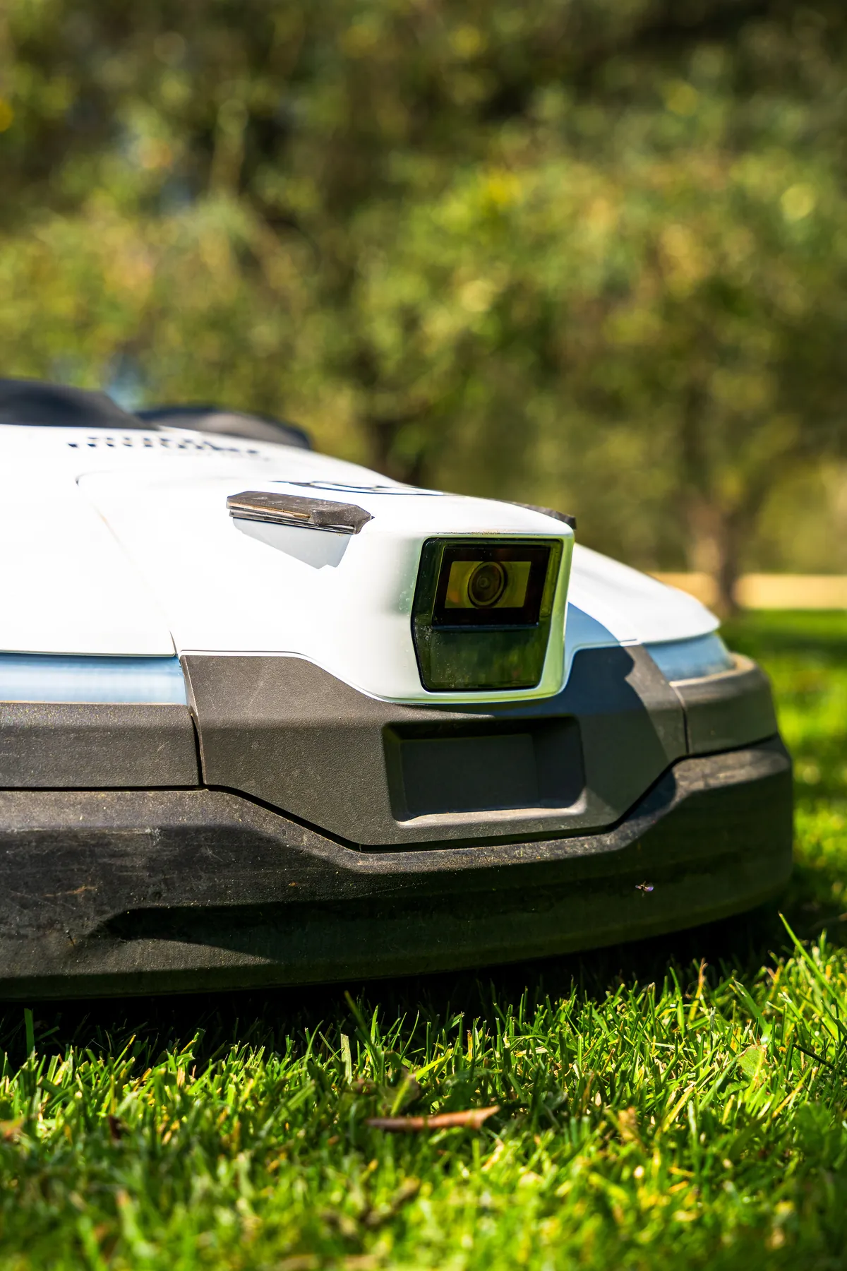 Husqvarna AI vision tehnologija - automatska detekcija prepreka